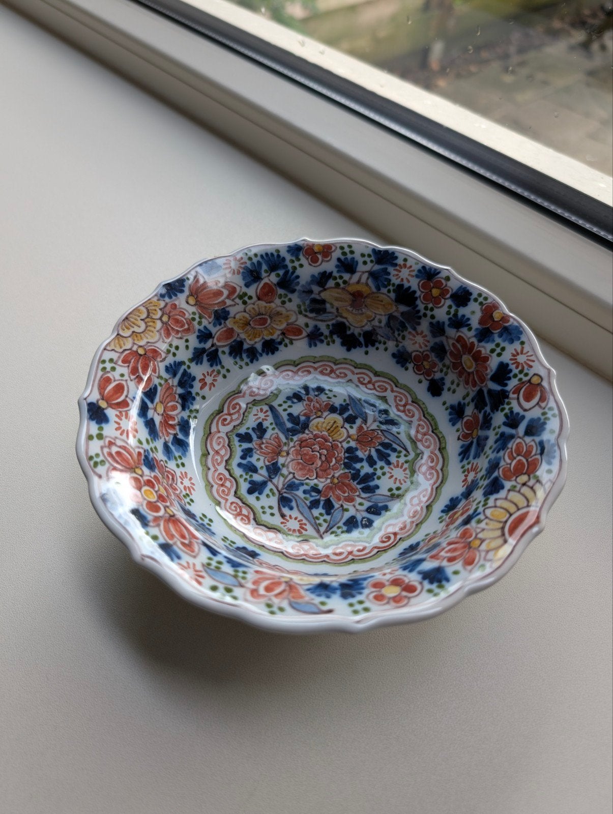 Prachtige Makkum Aardewerk Kom - Handgeschilderd Bloemmotief, Antiek en Kunst, Ophalen of Verzenden