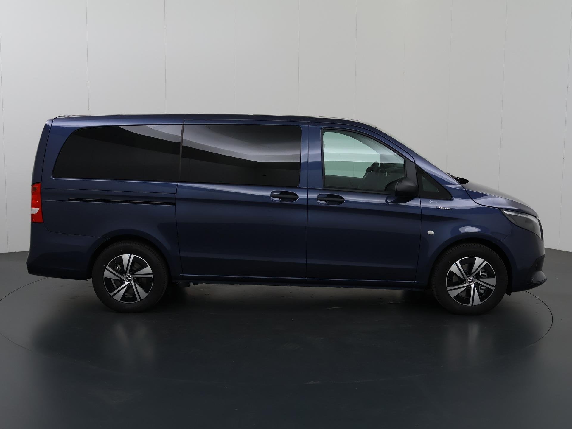 Mercedes-Benz eVito Tourer 129 L2 PRO 90kWh | Snelladen 110, Auto's, Stoelverwarming, Blauw, 90 kWh, Te koop