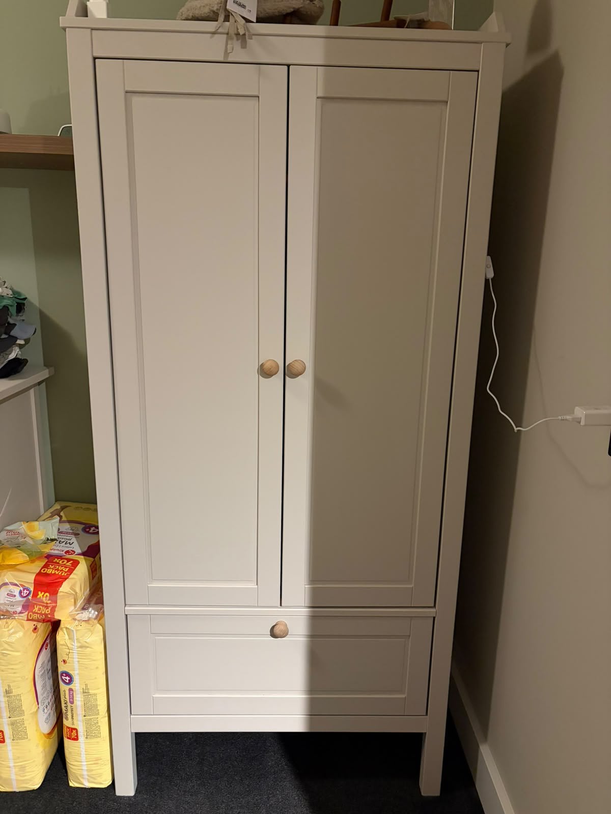 IKEA SUNDVIK kledingkast – Urban Taupe – Kinderkamer, Kinderen en Baby's, Ophalen, 50 tot 70 cm, 105 cm of meer, Zo goed als nieuw