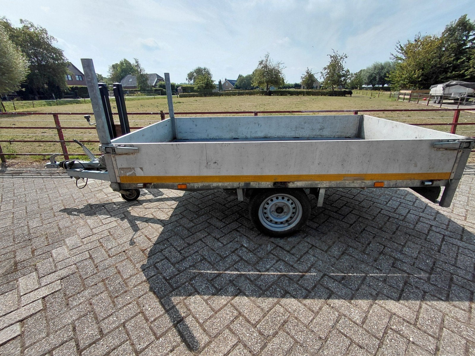 Eduard enkelasser aanhanger 1350kg met kenteken, Ophalen