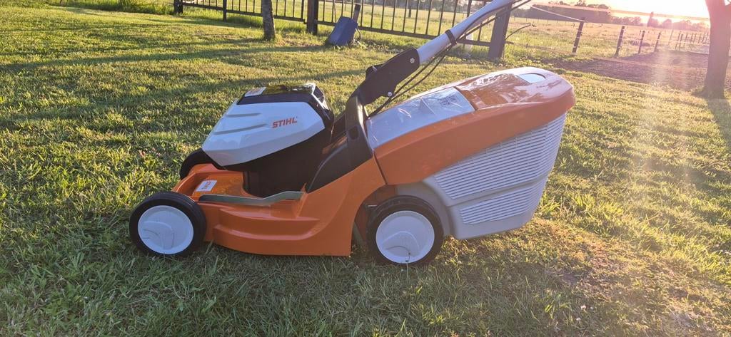 STIHL RMA 443 TC Accu-grasmaaier incl. 2 accu's en lader, Ophalen of Verzenden