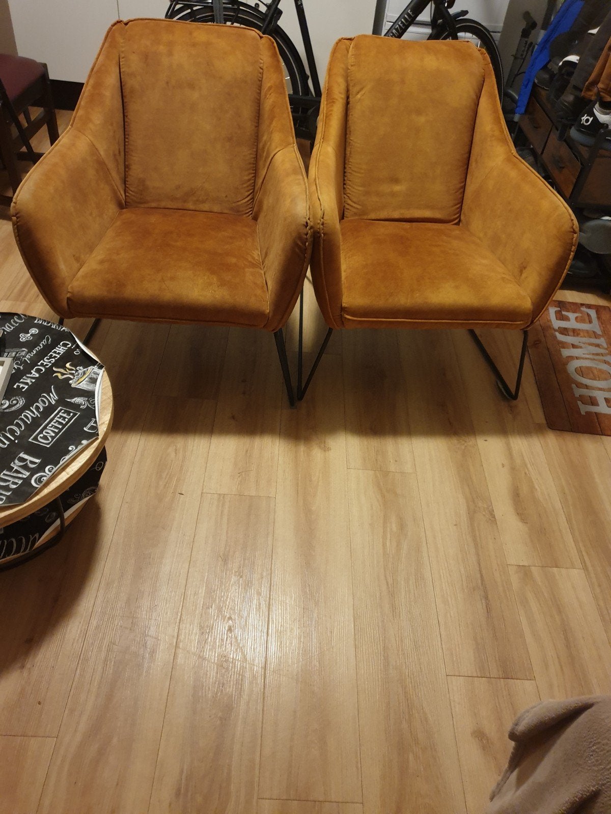2 fauteuils en salontafel - Okergeel, Huis en Inrichting, Ophalen, Modern, Comfortabel, Gebruikt, Twee