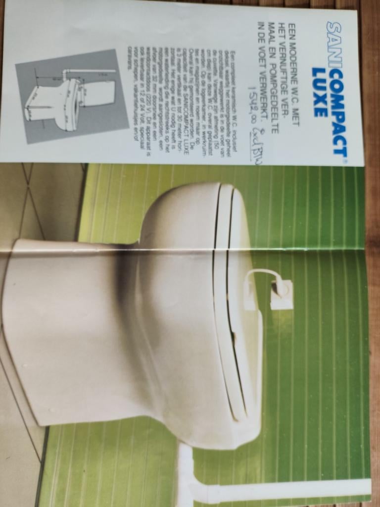 Sanicompact WC met vermaler - Ideaal voor zolder/kelder, Ophalen of Verzenden, Gebruikt, Steen, Toilet