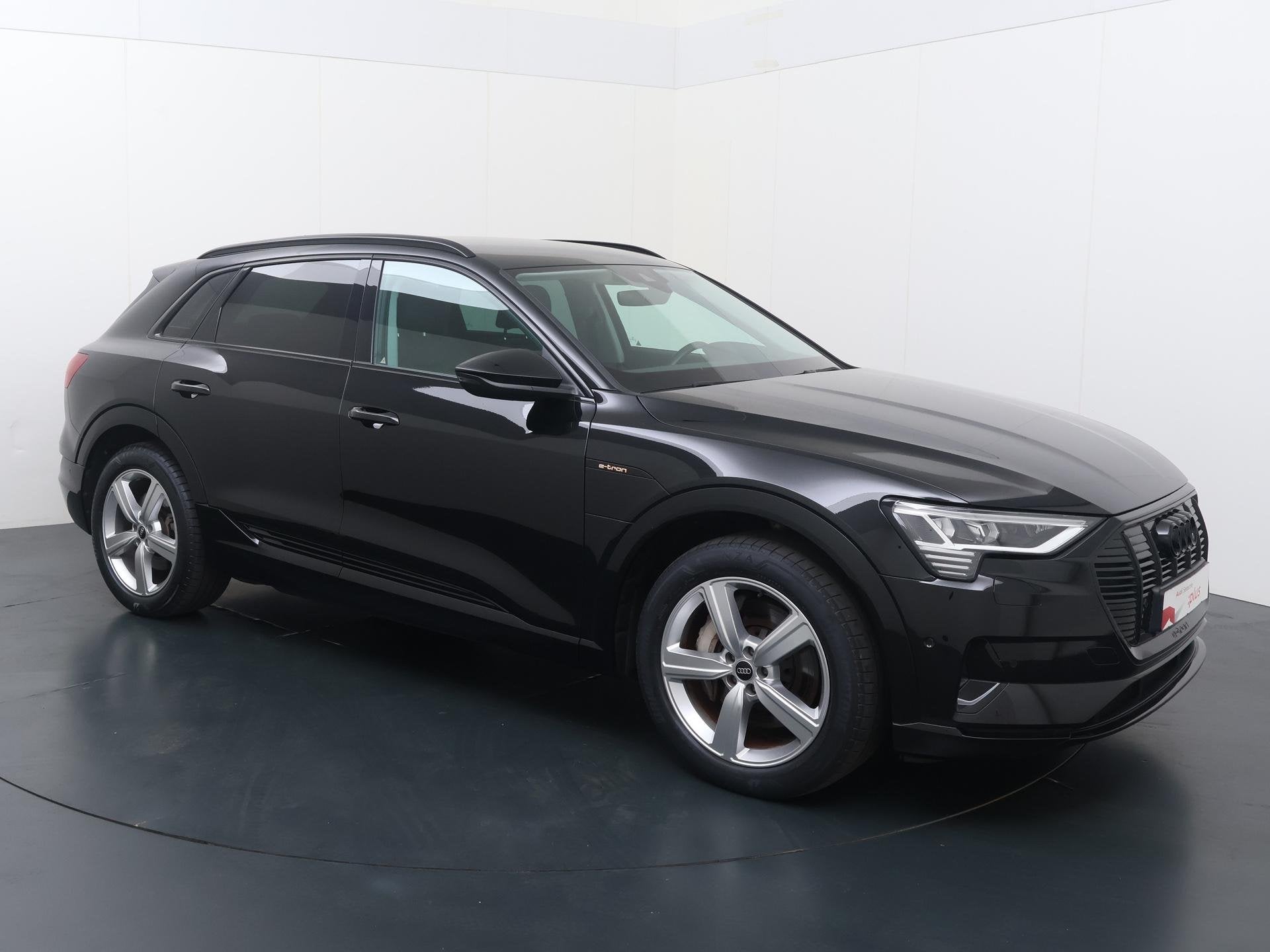Audi e-tron 55 quattro Advanced edition Plus 95 kWh | 408 PK, Auto's, 131 €/maand, Zwart, 95 kWh, Met garantie (alle)