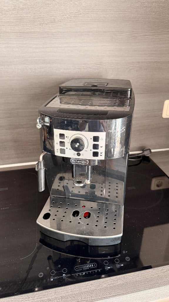 DeLonghi ECAM 20.110.B volautomaat, Gebruikt, Koffiemachine, 2 tot 4 kopjes, Afneembaar waterreservoir