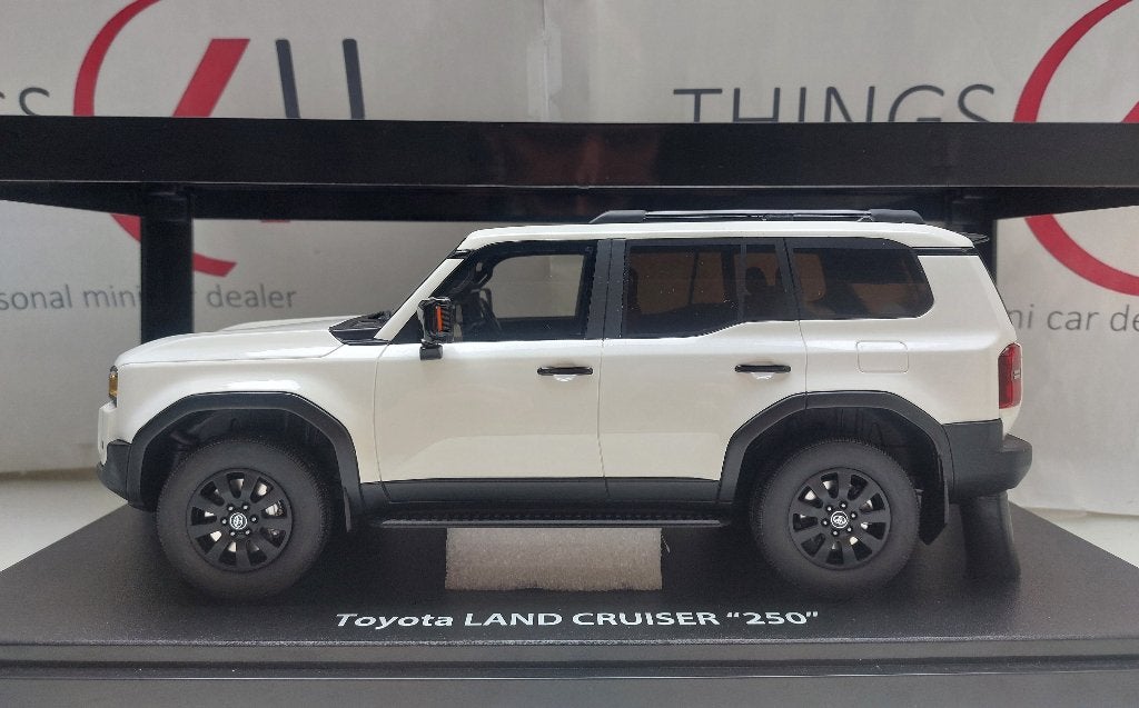 Kyosho 1:18 Toyota Land Cruiser 250 wit nieuw in verpakking, Ophalen of Verzenden, Nieuw, Auto, Overige merken