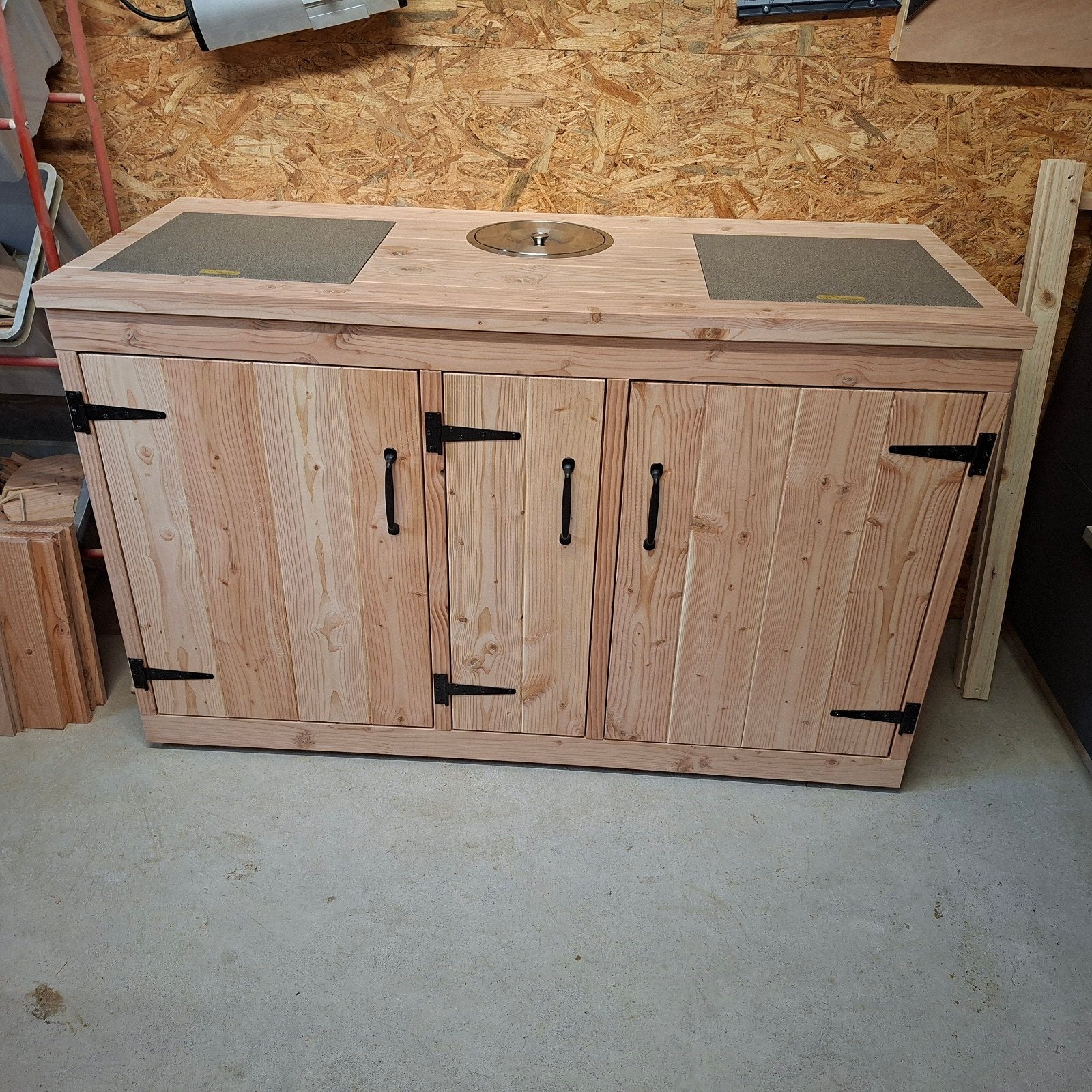 Buiten Keuken!!, Ophalen, Nieuw, Houtskool