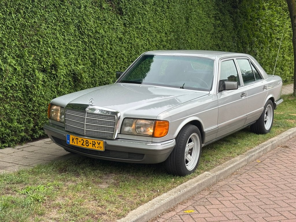 Mercedes-Benz S-Klasse 2.7 S280 AUT 1984 Grijs, Auto's, Automaat, 156 pk, Origineel Nederlands, 1565 kg