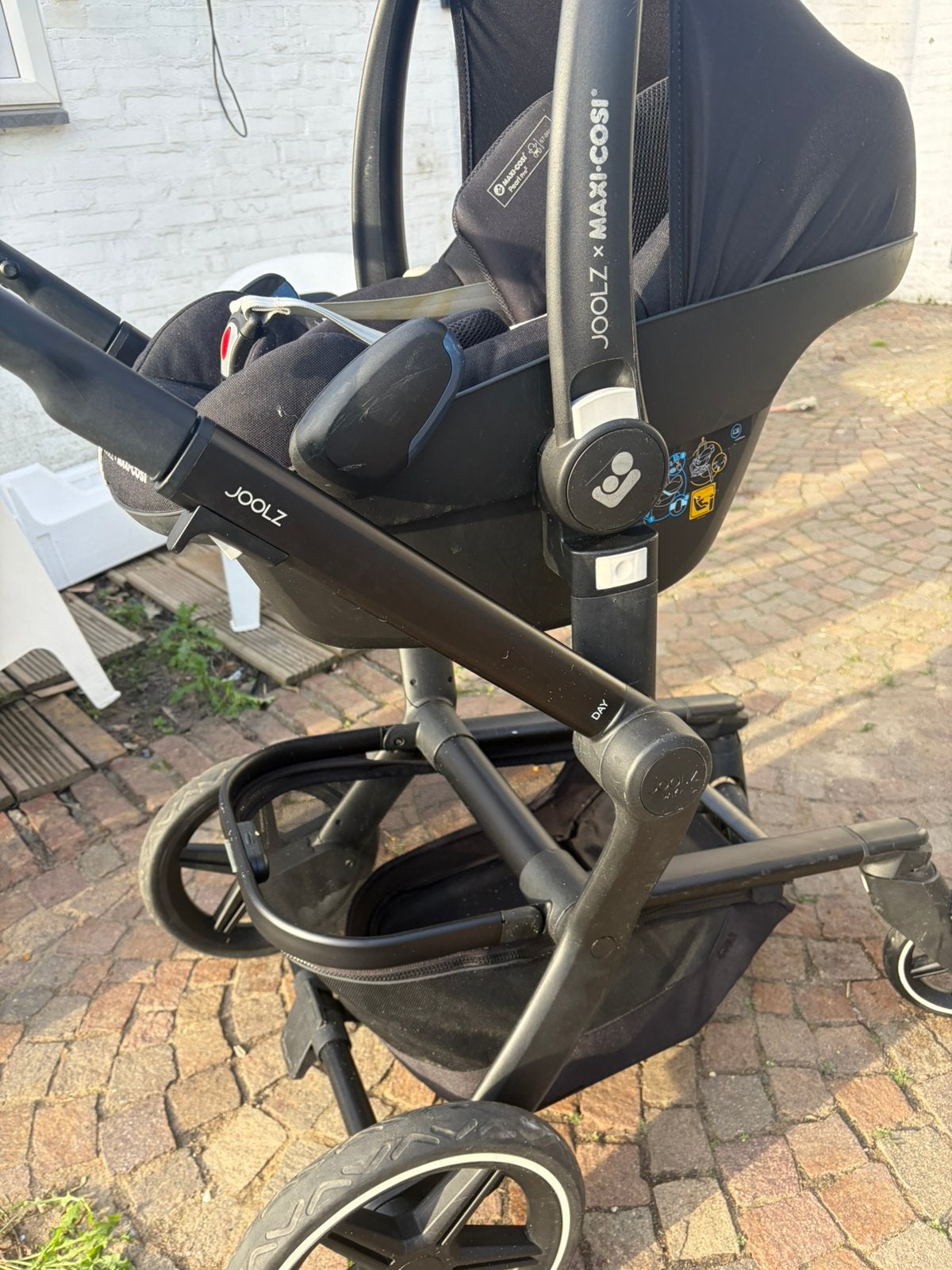 Foto 3 van Joolz day 3 incl maxi cosi en isofix base