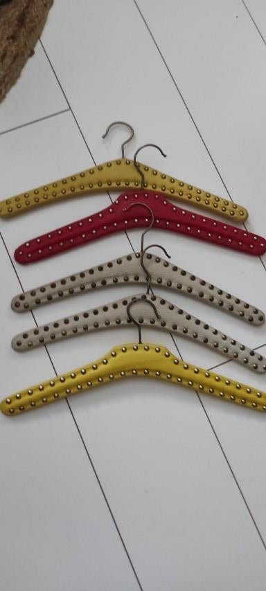 Vintage skaileren kledinghangers met studs 5x, Ophalen of Verzenden, Zo goed als nieuw, Overige materialen, Volwassenen