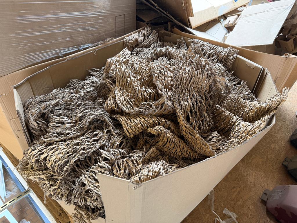 Geschred karton / opvul materiaal, Ophalen