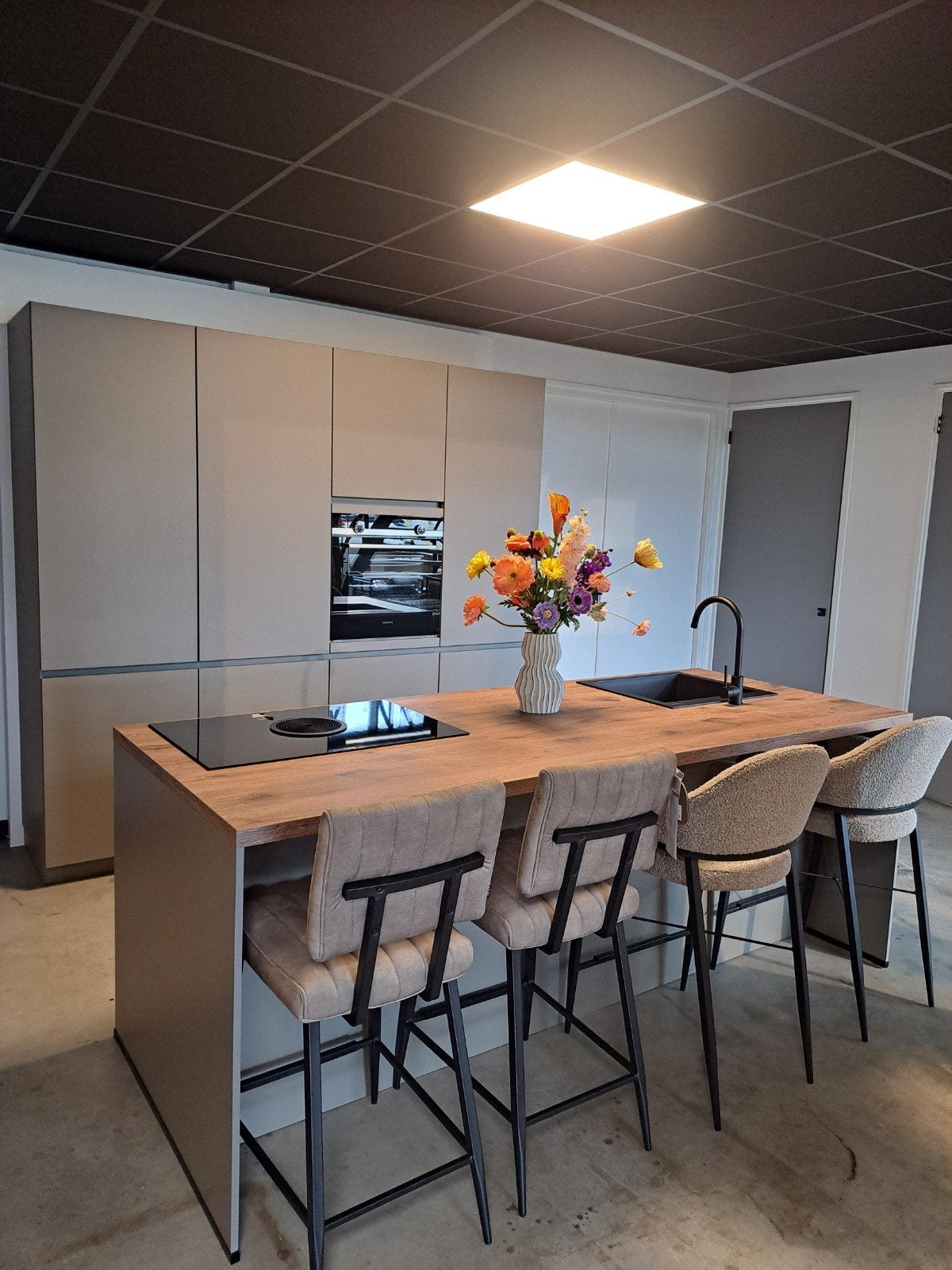 Nieuwe keuken met kookeiland en inbouwapparatuur, Ophalen, Overige kleuren, Overige typen, Nieuw