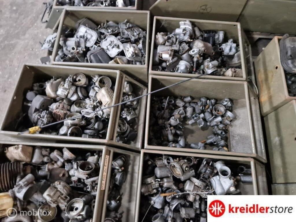 37 Kratten vol met Carburateurs voor Oldtimer bromfietsen, Fietsen en Brommers, Gebruikt, Ophalen of Verzenden