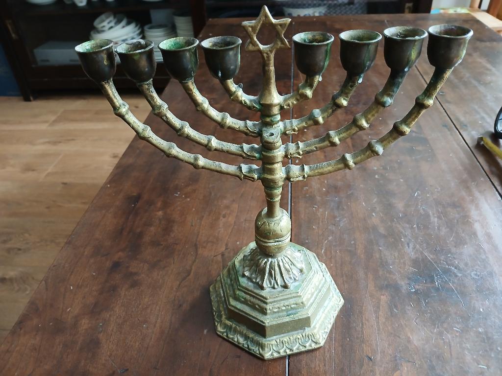 Antieke joodse koperen chanoekah kandelaar,24cm hoog, Antiek en Kunst, Antiek | Kandelaars, Ophalen of Verzenden, Koper of Brons