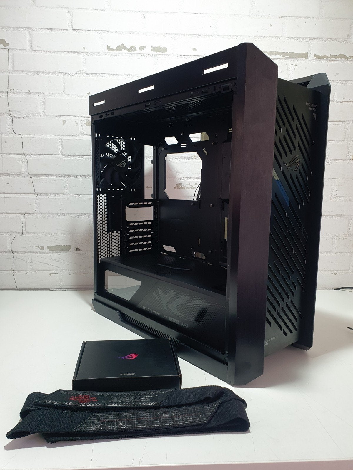 ASUS ROG Strix Helios GX601 Premium Behuizing/PC Case, Computers en Software, ., Ophalen of Verzenden, Zo goed als nieuw, .