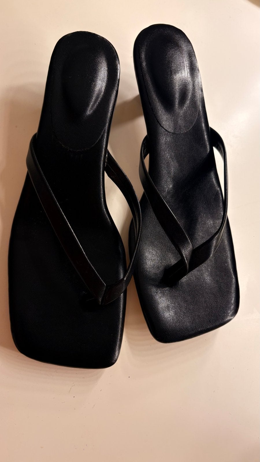 Zwarte slippers met hak - Maat 39, Ophalen of Verzenden, Zo goed als nieuw, Zwart, Slippers