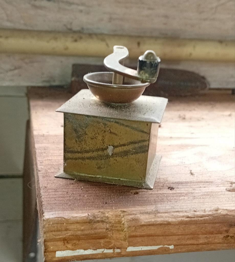 Miniatuur koffiemolen, Ophalen