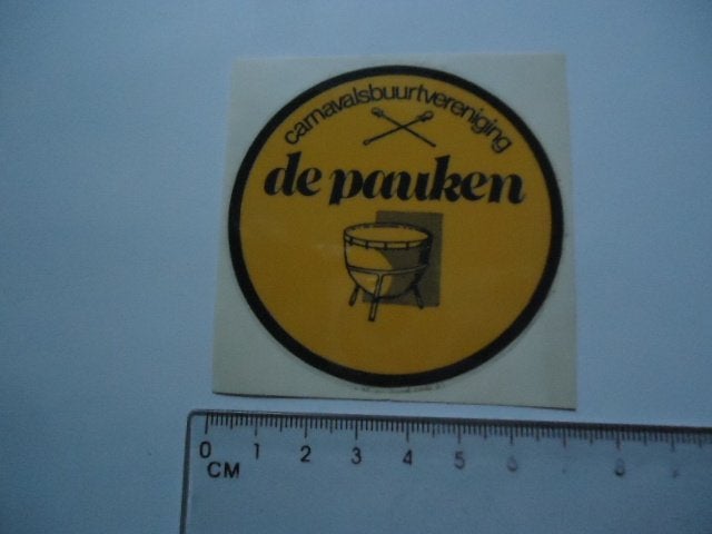 sticker oud Carnaval DE PAUKEN club retro heerlen limburg, Verzenden, Zo goed als nieuw, Bedrijf of Vereniging