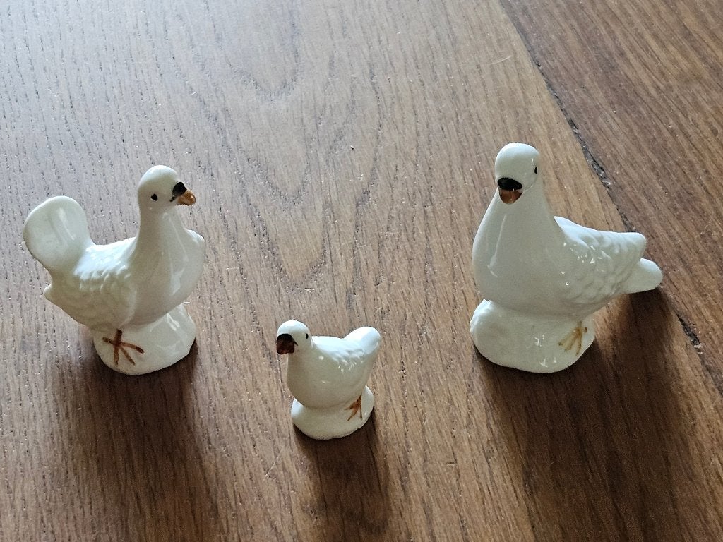 Porseleinen witte duiven familie, Ophalen of Verzenden, Zo goed als nieuw, Dier