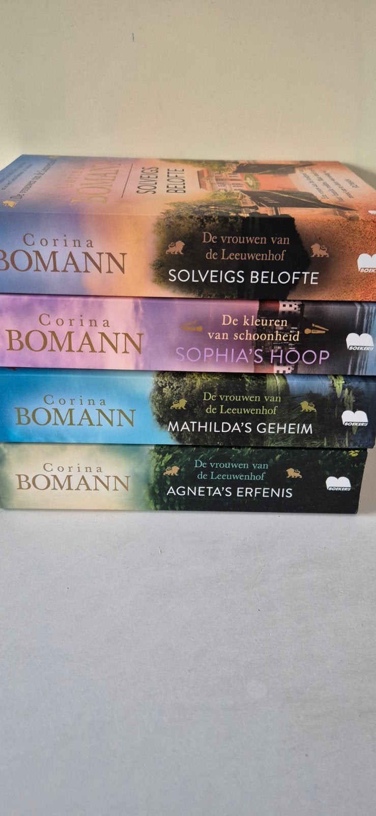4 boeken van Corina Bomann - De vrouwen van de Leeuwenhof, Ophalen