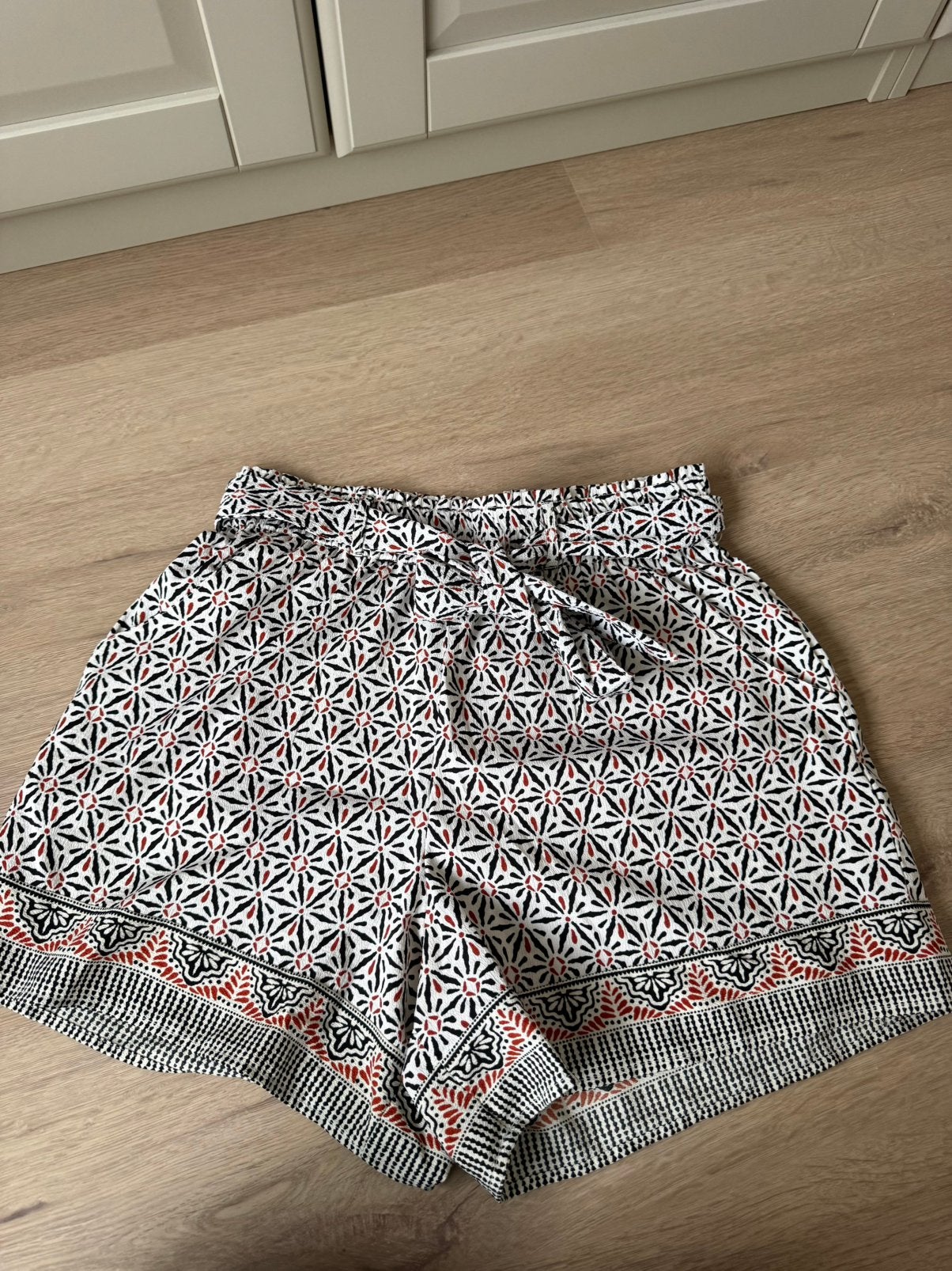M&S Mode kort broekje maat L, Ophalen of Verzenden, Zo goed als nieuw, Maat 42/44 (L)