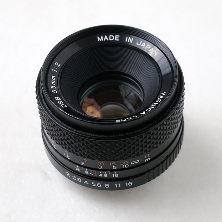 Yashica DSB 55 mm f 2 lens (CY Contax Yashica vatting ), Ophalen of Verzenden, Gebruikt, Standaardlens