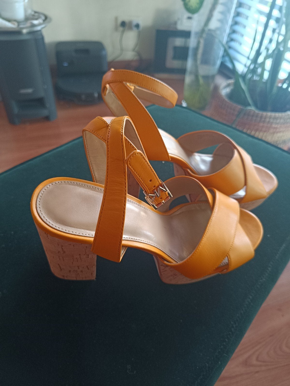 Michael Kors Gele Sandalen maat 8,5, Ophalen, Michael Kors, Geel, Sandalen of Muiltjes