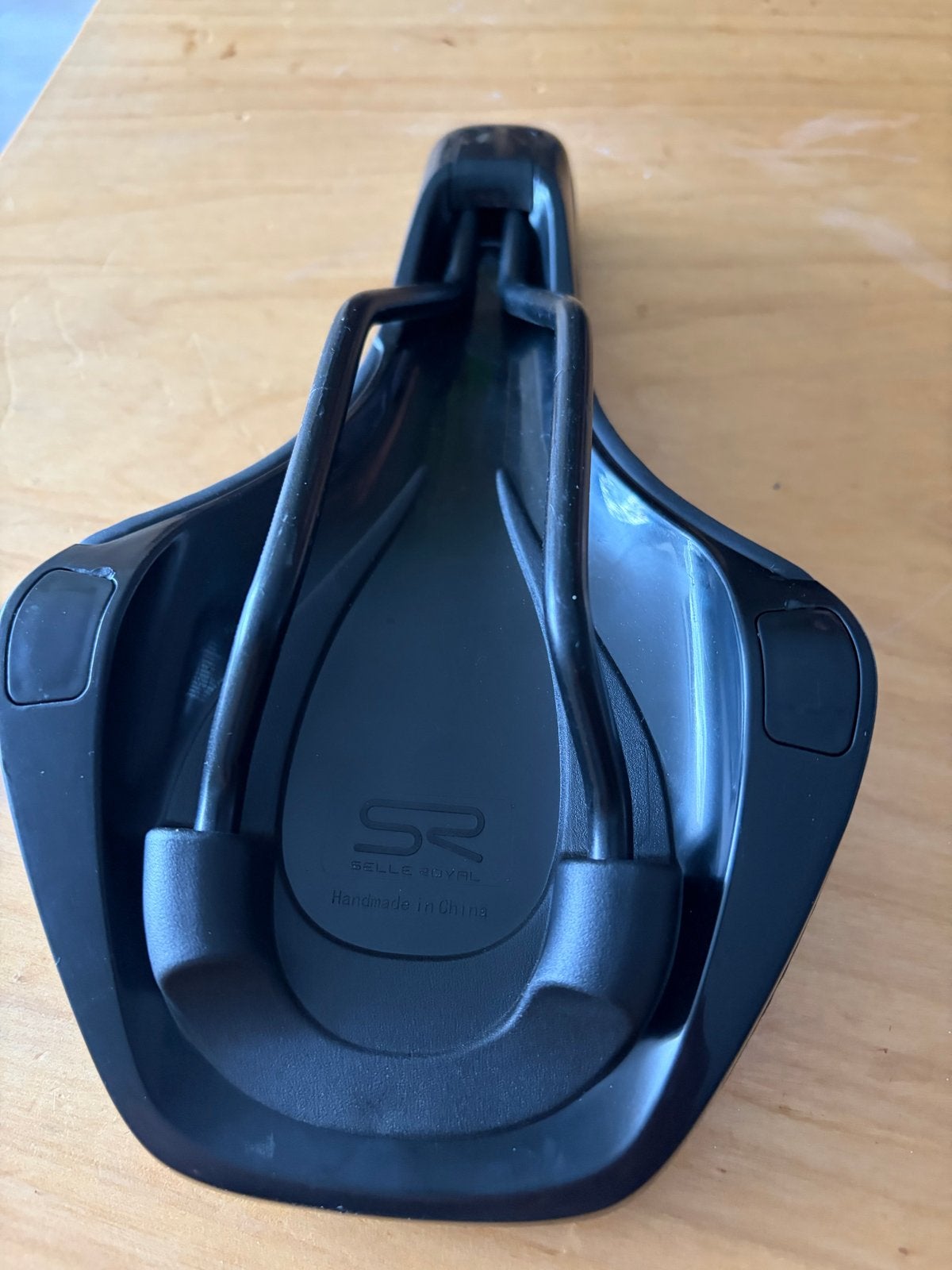 2x Selle Royal zadels: 1 dames, 1 heren met stevige zit, Ophalen, Gebruikt, Kunststof, Zadel