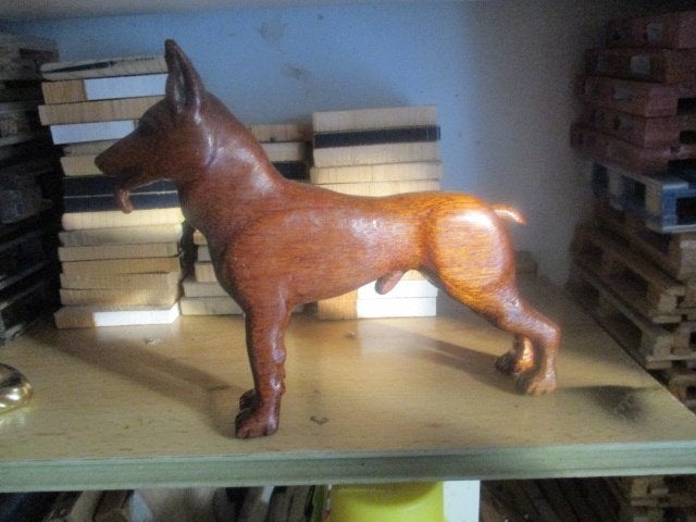 beeld herdershond uit hout gesneden, Antiek en Kunst, Ophalen, Overige onderwerpen, Houtsnijwerk, Minder dan 20 cm