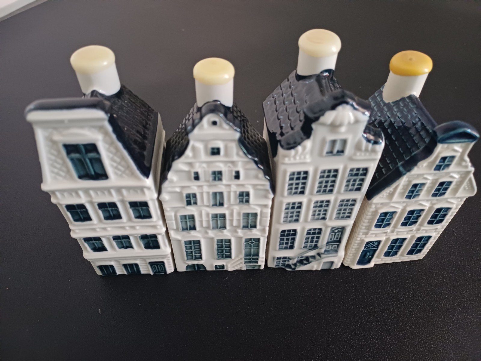 4 KLM BOLS huisjes - Nrs. 46, 51, 53, 61, Verzamelen, KLM Huisjes, Ophalen of Verzenden, Gevuld