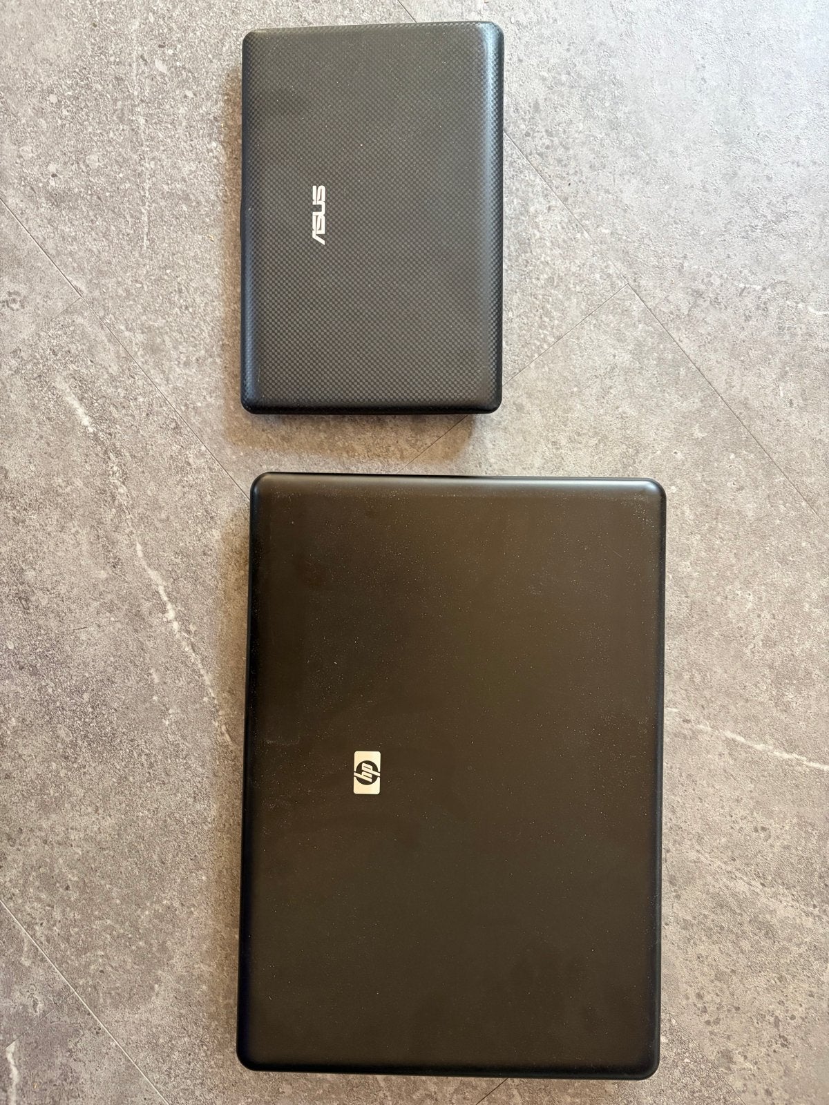 2 Oude Laptops: HP en ASUS - Ideaal voor onderdelen/hobby, Ophalen, Niet werkend, Qwerty