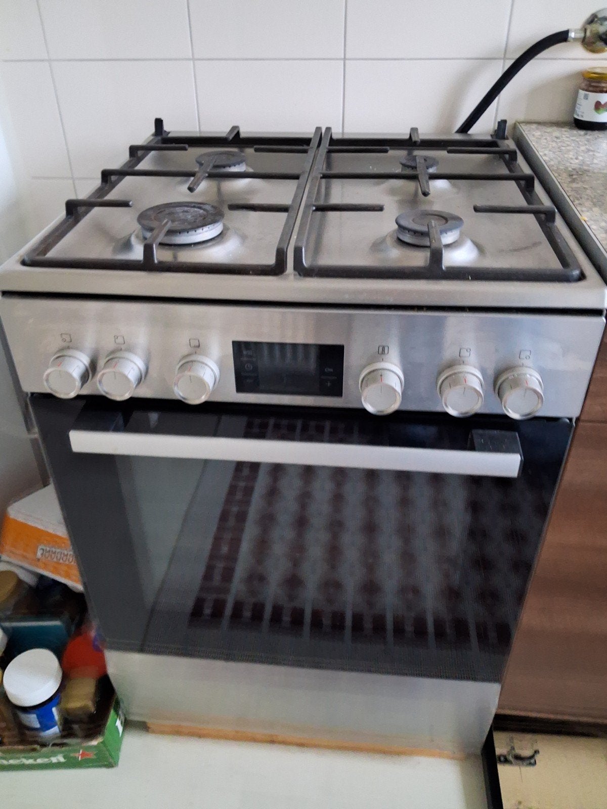weinig gebruikt fornuis, Witgoed en Apparatuur, Fornuizen, Ophalen, 4 kookzones, Zo goed als nieuw, Gas
