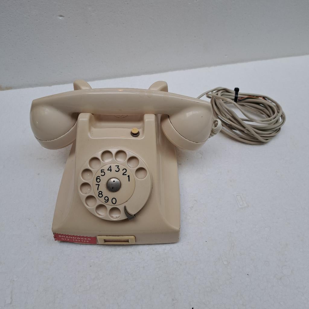 oude P.T.T. telefoon met draaischijf bakeliet, Telecommunicatie, Vaste telefoons | Niet Draadloos, Ophalen of Verzenden, Gebruikt