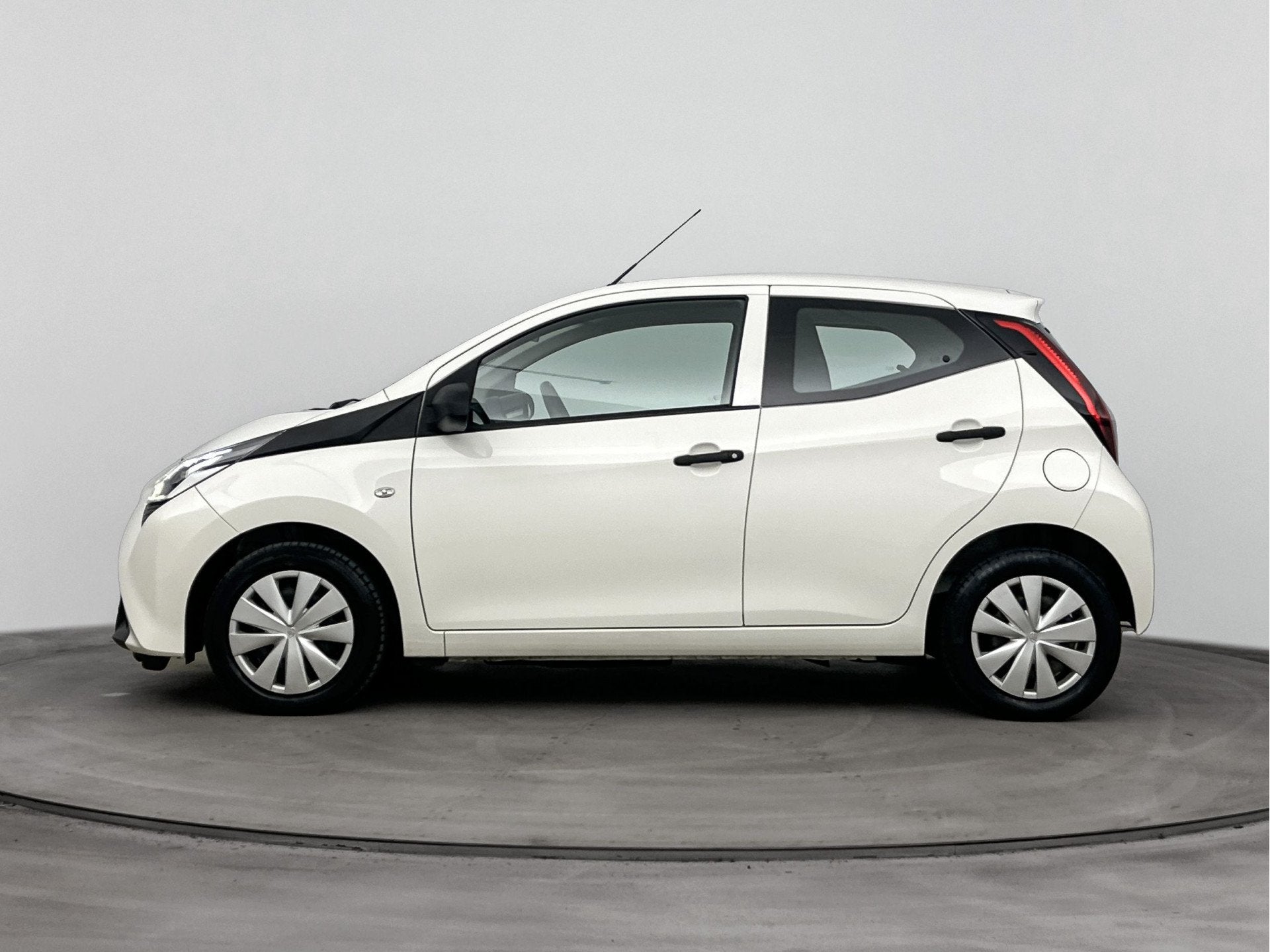 Toyota Aygo 1.0 VVT-i x-fun | Airco | Bluetooth | (bj 2021), Auto's, Voorwielaandrijving, 12 maanden, Stof, Gebruikt