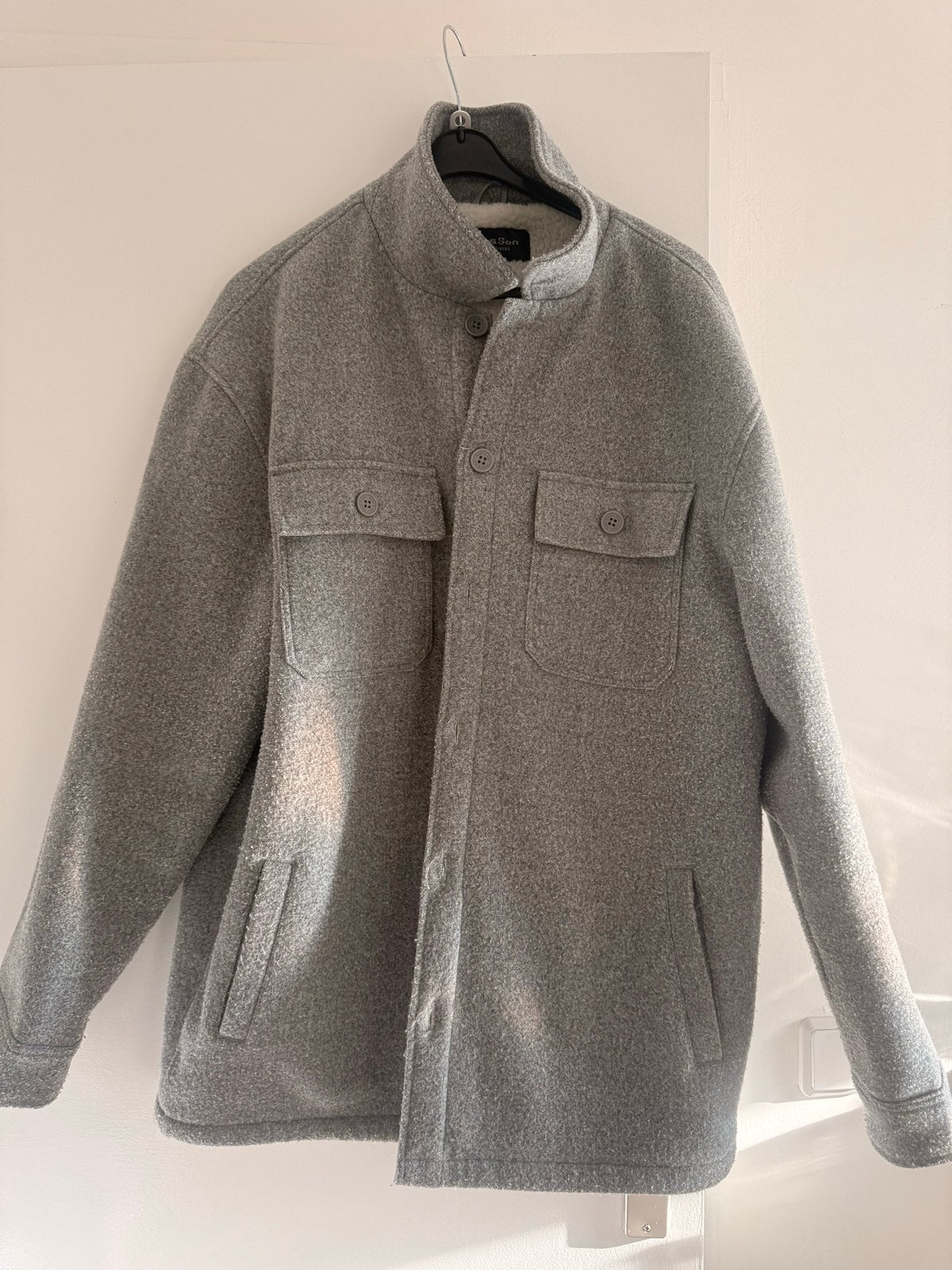 Tailor & Son Grijze Jas met Teddy Voering - Maat 56, Ophalen of Verzenden, Zo goed als nieuw, Maat 56/58 (XL), Grijs