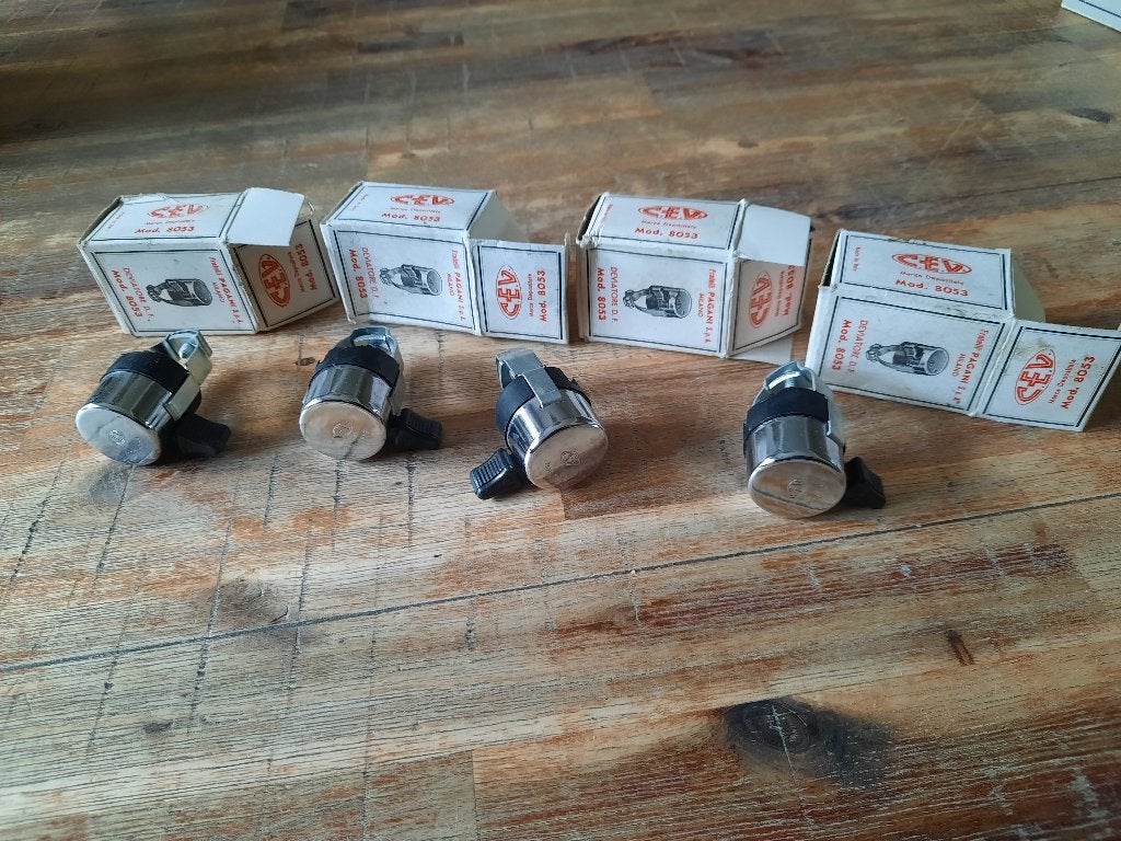 N.O.S 4 x origineel CEV oldtimer schakelaar per stuk 20 euro, Ophalen, Nieuw, Overige typen, Overige merken