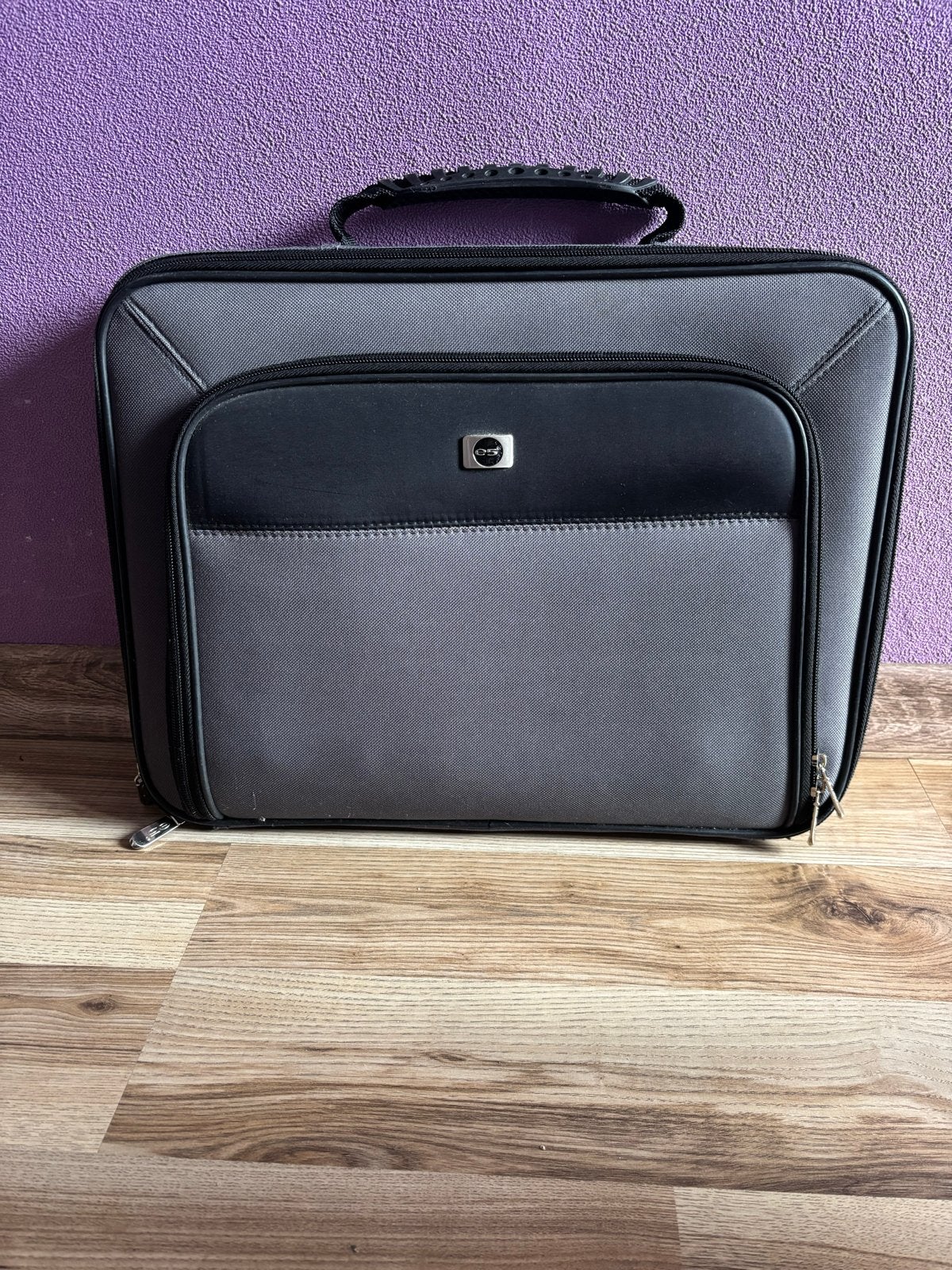 Laptoptas Grijs/Zwart - Geschikt voor 15 inch laptops, Ophalen, Gebruikt, Gevoerd laptopvak, 15 inch