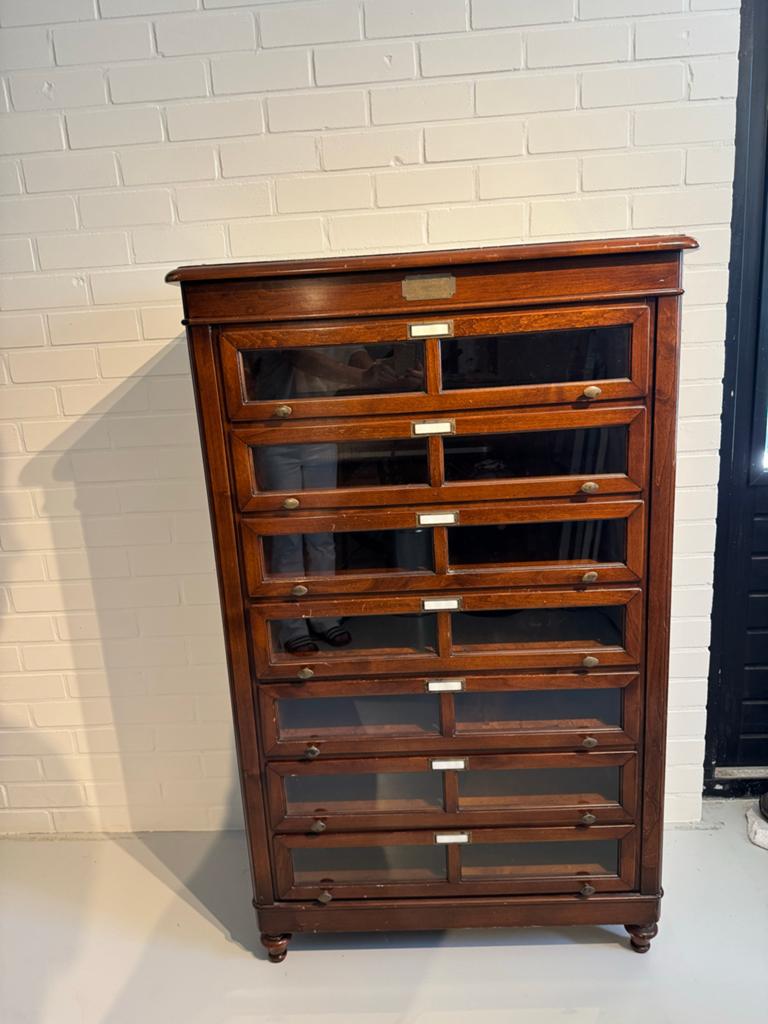 Antieke apothekerskast / ladekast met glazen fronten, Huis en Inrichting, Kasten | Ladekasten, Ophalen, 5 laden of meer, 50 tot 100 cm