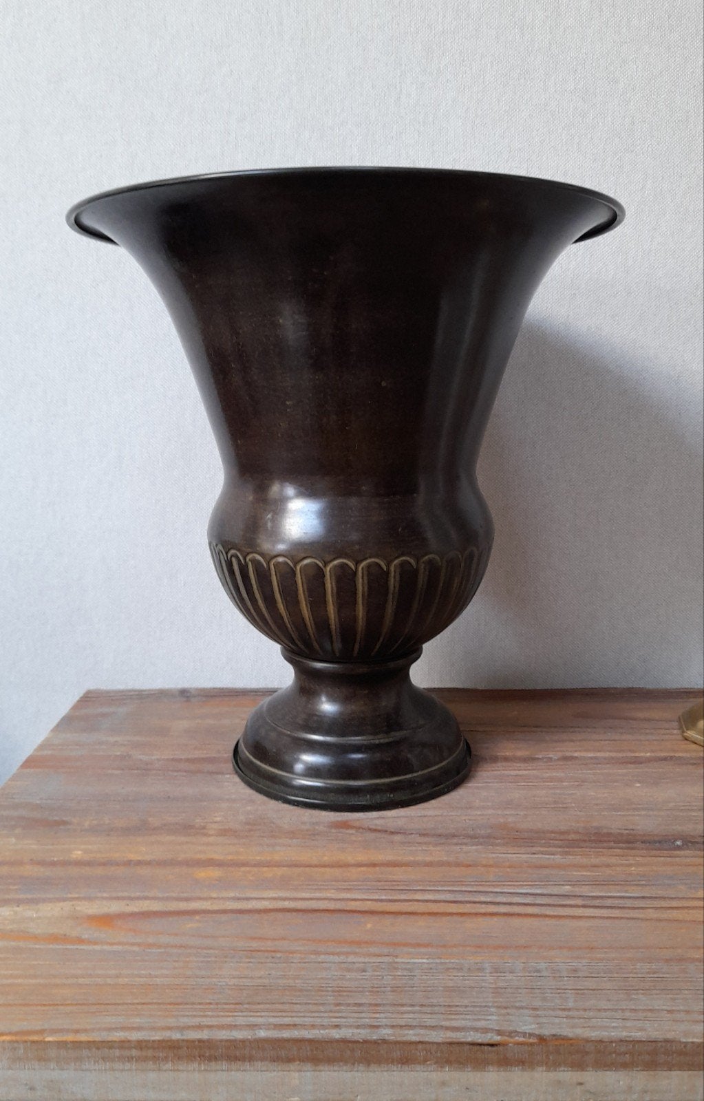 Bruine metalen vaas - 30 cm hoog, Ophalen of Verzenden, Zo goed als nieuw, Overige kleuren, Overige materialen