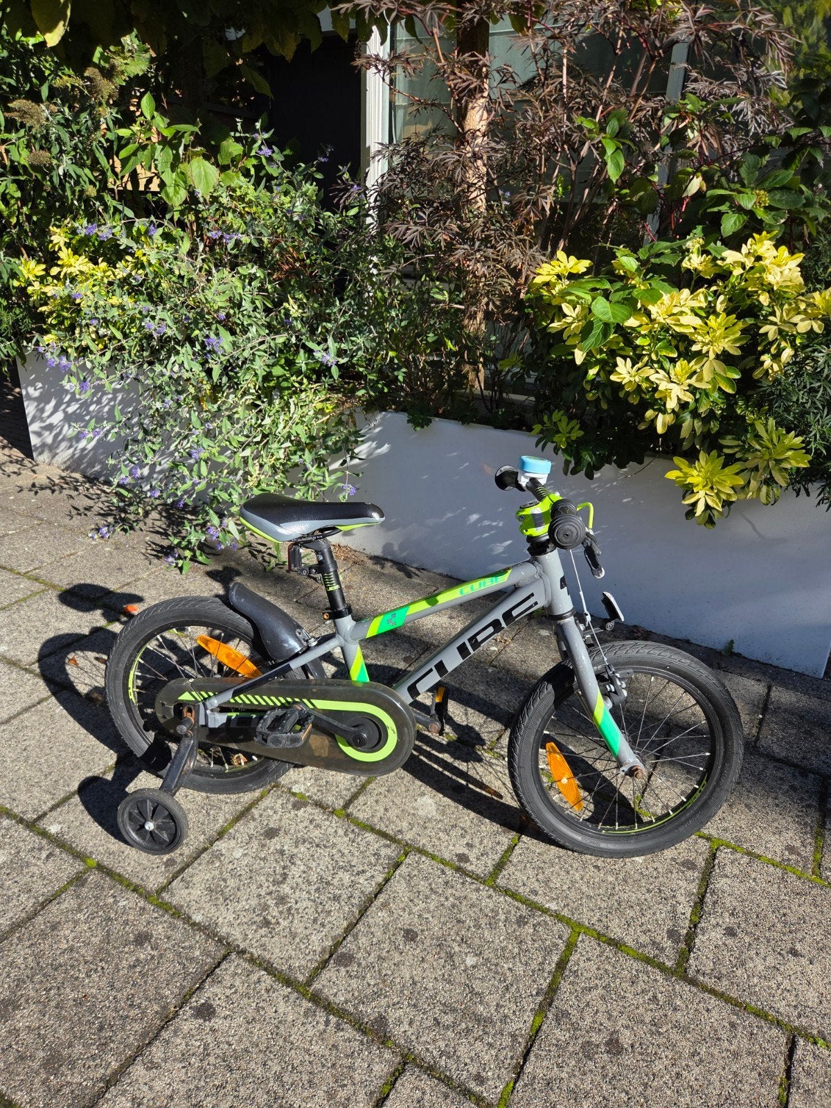 Cube Kinderfiets 16 inch met zijwieltjes - Goede staat, Ophalen, Zijwieltjes, 16 tot 20 inch, Velgrem