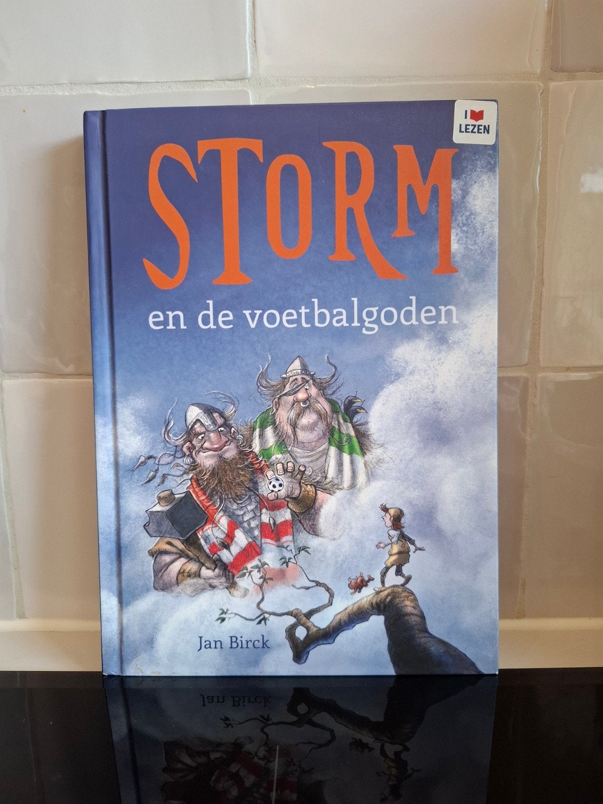 Storm en de voetbalgoden - Jan Birck (Kinderboek), Boeken, Ophalen of Verzenden, Nieuw, Jan Birck, Fictie algemeen
