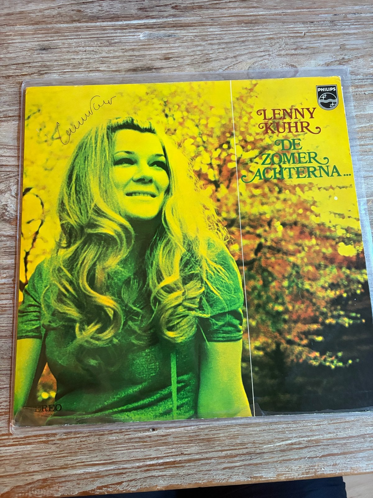 Lenny Kuhr - De Zomer Achterna... (Gesigneerd LP), Gebruikt, Gesigneerd, Ophalen of Verzenden, Levenslied of Smartlap