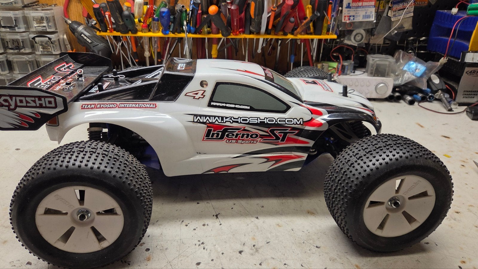 Te koop mooie kyocho inferno, Gebruikt, Auto offroad, Ophalen of Verzenden, Schaal 1:8