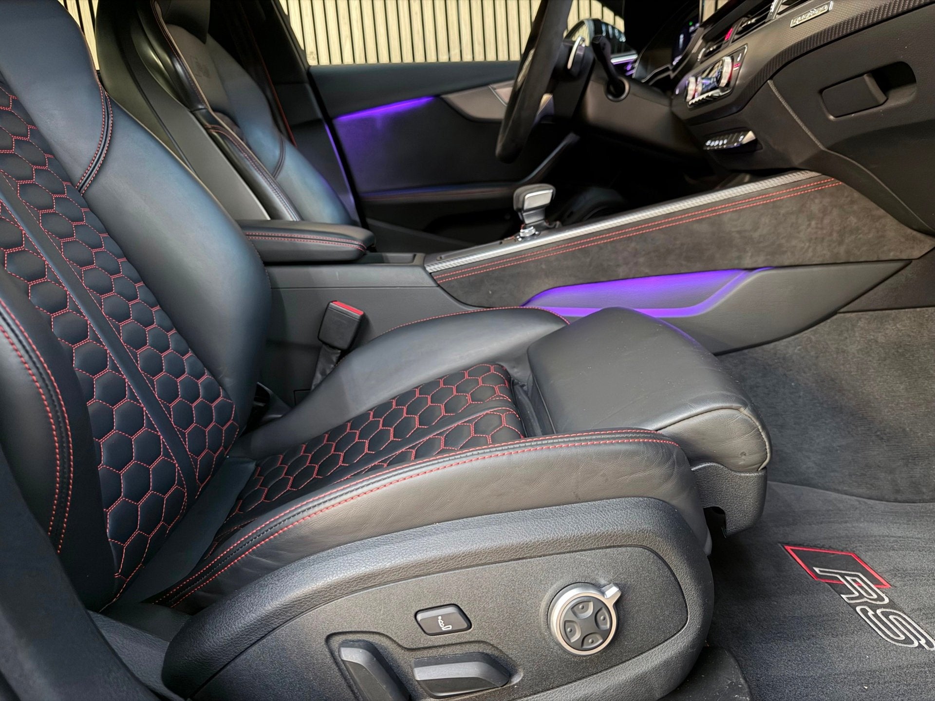 Foto 7 van Audi RS4 Avant 2.9 TFSI Quattro - Keramic - Pano - B&O