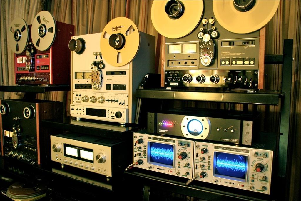 Gezocht Gratis audio versterkers radio's etc., Ophalen of Verzenden, Gebruikt, 120 watt of meer, Overige merken