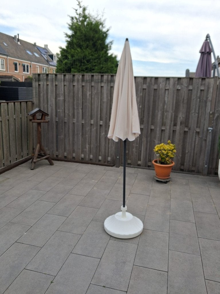 Parasol met voet, Tuin en Terras, Ophalen, Verstelbaar, Zo goed als nieuw, 1 tot 2 meter