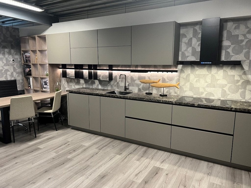 SHOWROOMKEUKEN uitverkoop! Zelf demonteren en afhalen, Huis en Inrichting, Keuken | Complete keukens, Ophalen, Enkelwandige keuken