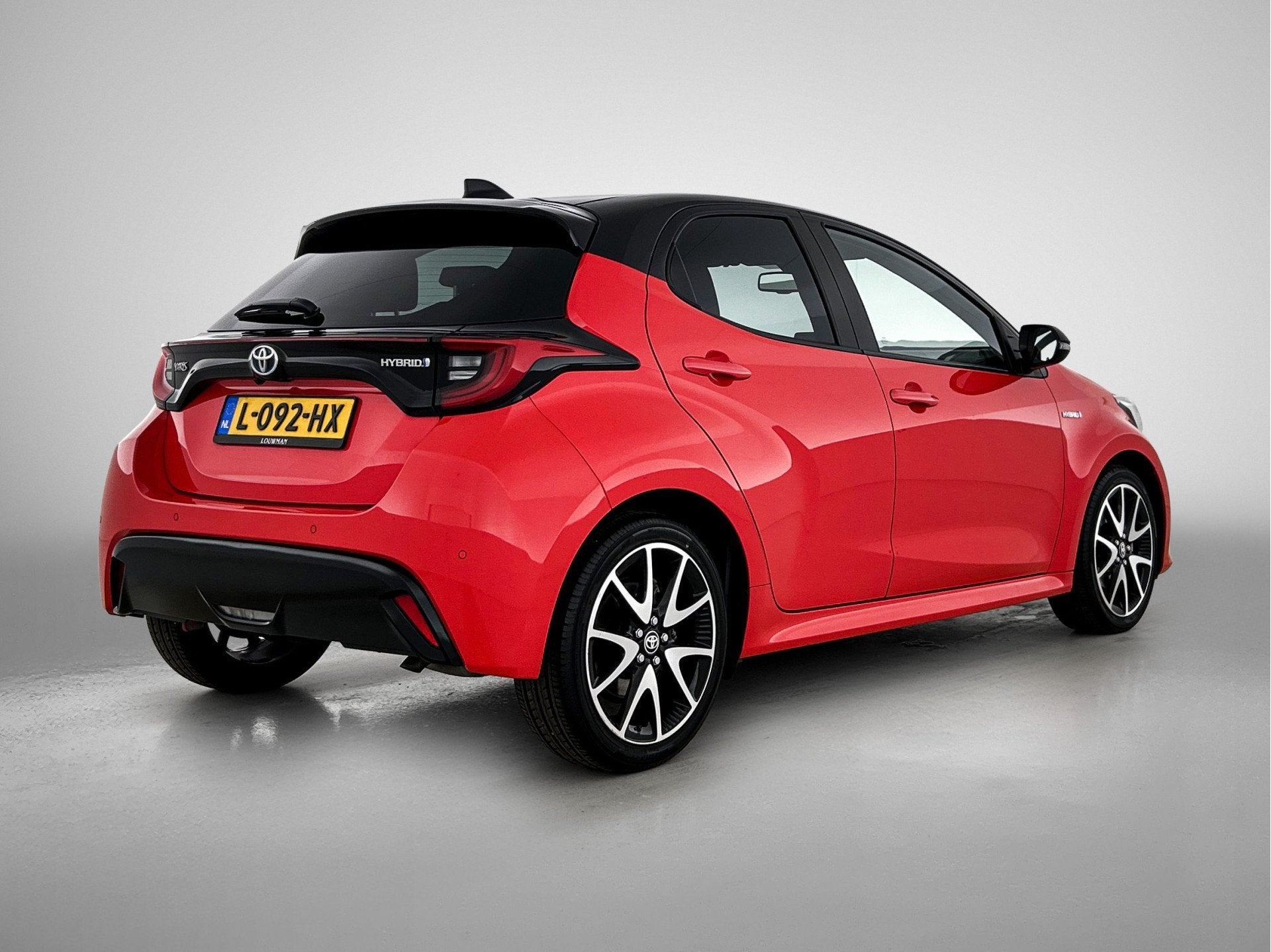 Toyota Yaris 1.5 Hybrid Launch Edition | Navigatie | Parkeer, Auto's, 12 maanden, 450 kg, Gebruikt, 49 €/maand