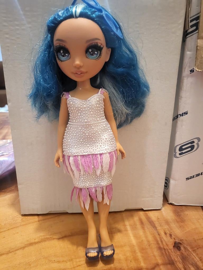 Rainbow High pop met blauw haar en glitterjurk, Ophalen of Verzenden, Gebruikt, Overige typen