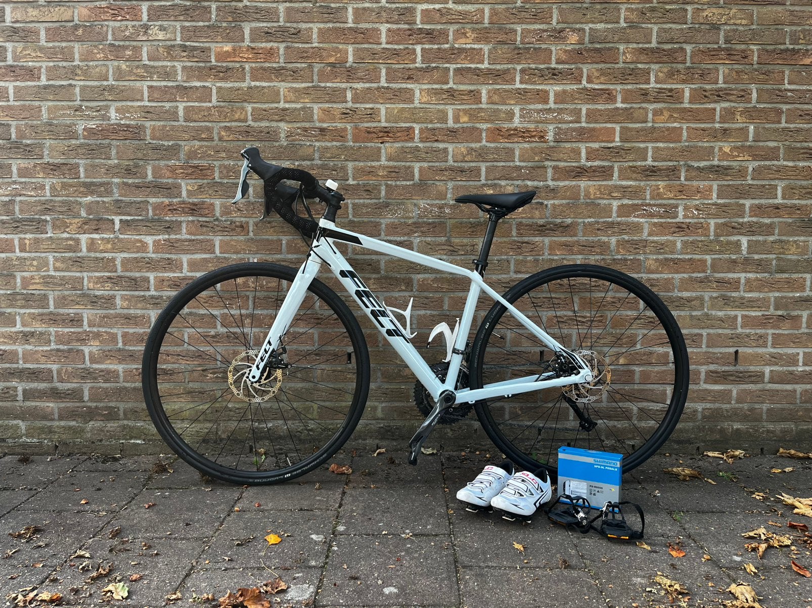 Foto 10 van Racefiets Felt VR60 / 47cm (XS) / wit / incl. clickpedalen